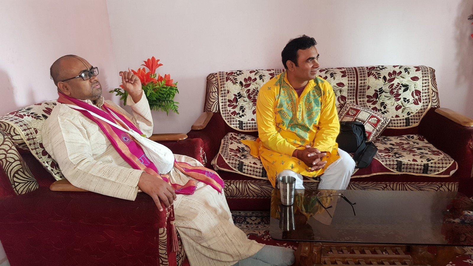  Visiting devotees. Asansol. 2019.11.22